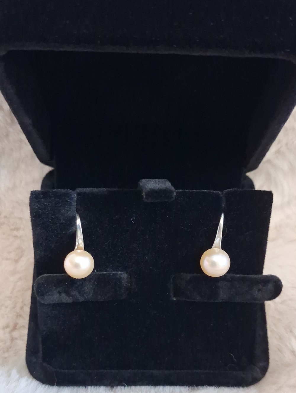 New Genuine Pearl Cream Color Earrings